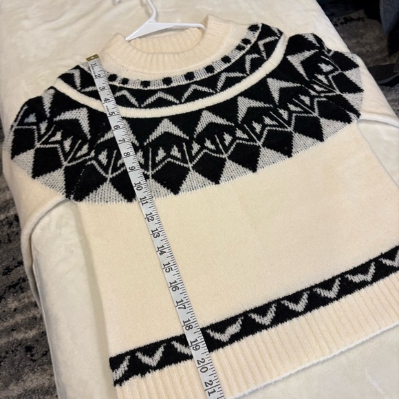 Lulu's Black and Ivory Fair Isle Sweater Size Medium - Picture 7 of 7